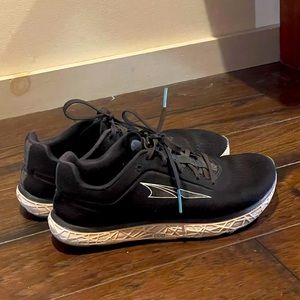 Altra Women’s Escalante Sneaker, size 8